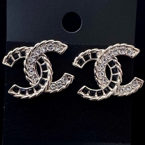 CHANEL Jewelry - CHANEL CRYSTAL EARRINGS